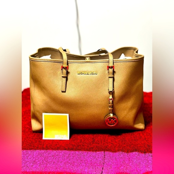 MICHAEL KORS Jet Set Large Saffiano Leather Tote Bag, EUC - Picture 4 of 15